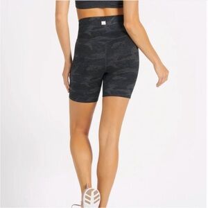 Vuori women’s clean elevation camo biker shorts